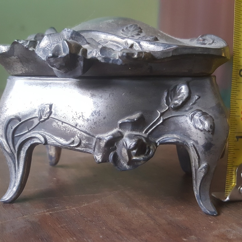 Victorian / antique art nouveau trinket box !
